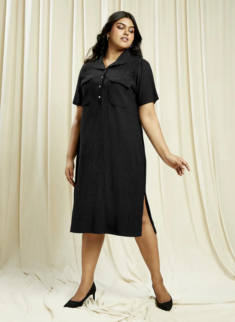 جلو باص فستان ميدي أسود بياقة قميص وتفاصيل جيوب من جلوبلس جلوبلس للنساء مقاس كبير